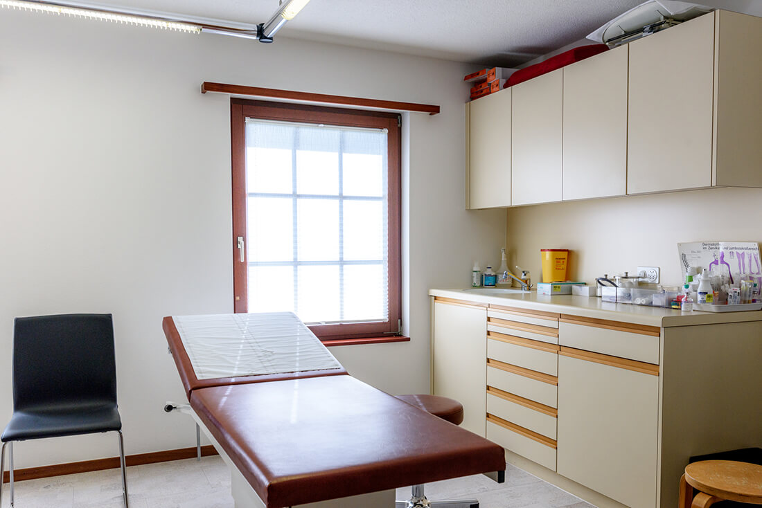 Hausarzt Meierskappel - Risch-Rotkreuz - Brenneis - Praxis - Sprechzimmer